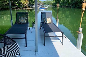 Lak Haus: Resort-style Home on Tims Ford Lake!