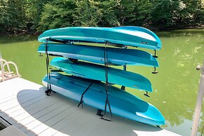 Lak Haus: Resort-style Home on Tims Ford Lake!