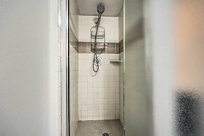 Oxnard Apartment < 1/2 Mi to Beaches!