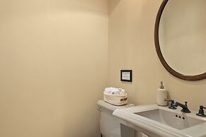 Hot Tub & Game Room: Home in Cle Elum