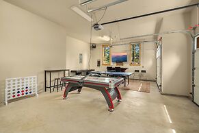 Hot Tub & Game Room: Home in Cle Elum
