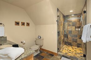 Hot Tub & Game Room: Home in Cle Elum