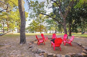 'the Whacky Shack' Family Cabin w/ Fire Pit!