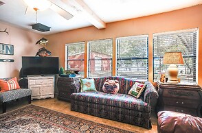 'the Whacky Shack' Family Cabin w/ Fire Pit!