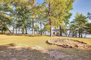 'the Whacky Shack' Family Cabin w/ Fire Pit!