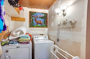 'the Whacky Shack' Family Cabin w/ Fire Pit!