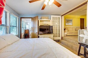 'the Whacky Shack' Family Cabin w/ Fire Pit!