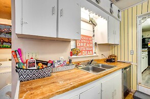 'the Whacky Shack' Family Cabin w/ Fire Pit!