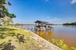 'the Whacky Shack' Family Cabin w/ Fire Pit!