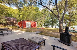 'the Whacky Shack' Family Cabin w/ Fire Pit!
