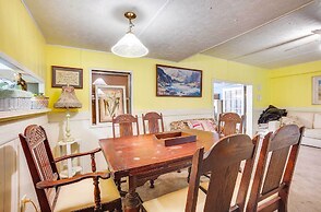 'the Whacky Shack' Family Cabin w/ Fire Pit!