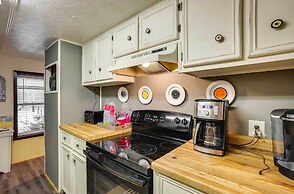 'the Whacky Shack' Family Cabin w/ Fire Pit!