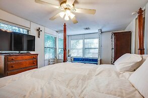 'the Whacky Shack' Family Cabin w/ Fire Pit!