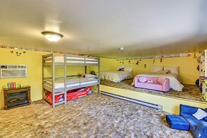 Peaceful Groveland Home w/ Deck + Fire Pit!