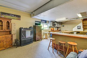 Peaceful Groveland Home w/ Deck + Fire Pit!