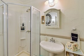 Peaceful Groveland Home w/ Deck + Fire Pit!