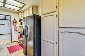 Peaceful Groveland Home w/ Deck + Fire Pit!