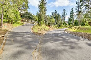 Peaceful Groveland Home w/ Deck + Fire Pit!