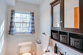Woodstock Getaway w/ Hot Tub ~ 2 Mi to Dtwn!