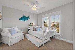 Oak Island Escape w/ Saltwater Pool, Walk to Beach