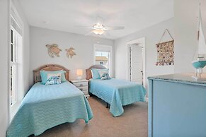 Oak Island Escape w/ Saltwater Pool, Walk to Beach