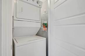 Oak Island Escape w/ Saltwater Pool, Walk to Beach