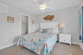 Oak Island Escape w/ Saltwater Pool, Walk to Beach