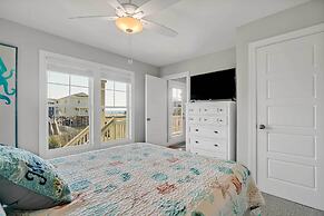 Oak Island Escape w/ Saltwater Pool, Walk to Beach