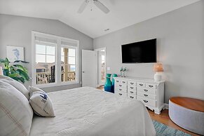 Oak Island Escape w/ Saltwater Pool, Walk to Beach