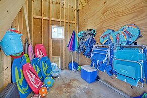 Oak Island Escape w/ Saltwater Pool, Walk to Beach