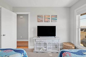 Oak Island Escape w/ Saltwater Pool, Walk to Beach