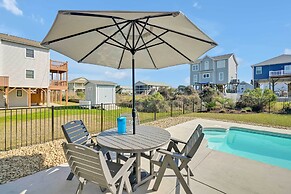 Oak Island Escape w/ Saltwater Pool, Walk to Beach