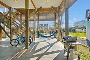 Oak Island Escape w/ Saltwater Pool, Walk to Beach