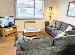 Lovely 2 bed with free parking