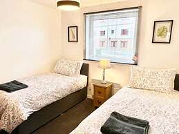 Lovely 2 bed with free parking