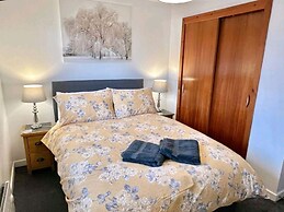 Lovely 2 bed with free parking