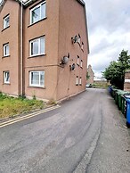 Lovely 2 bed with free parking