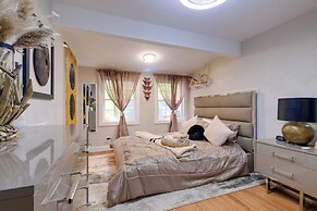 Adorable Beach Cottage w/ Hot Tub & Tropical Bar!