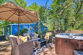 Adorable Beach Cottage w/ Hot Tub & Tropical Bar!
