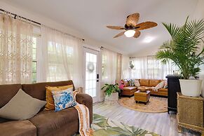 Adorable Beach Cottage w/ Hot Tub & Tropical Bar!