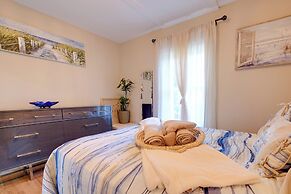 Adorable Beach Cottage w/ Hot Tub & Tropical Bar!