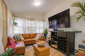 Adorable Beach Cottage w/ Hot Tub & Tropical Bar!