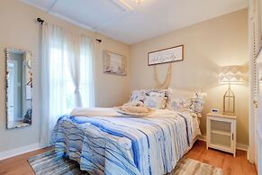 Adorable Beach Cottage w/ Hot Tub & Tropical Bar!