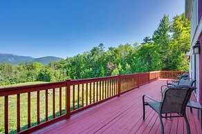 Architect-designed Franconia Home: Hot Tub & Views