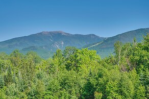 Architect-designed Franconia Home: Hot Tub & Views