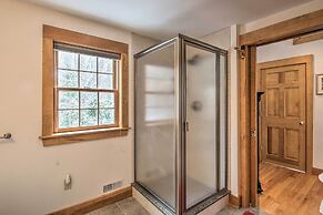 Architect-designed Franconia Home: Hot Tub & Views