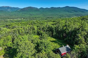 Architect-designed Franconia Home: Hot Tub & Views