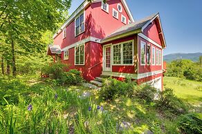 Architect-designed Franconia Home: Hot Tub & Views