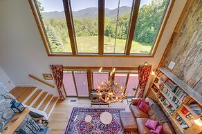 Architect-designed Franconia Home: Hot Tub & Views