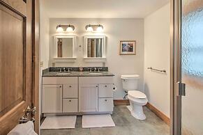 Architect-designed Franconia Home: Hot Tub & Views